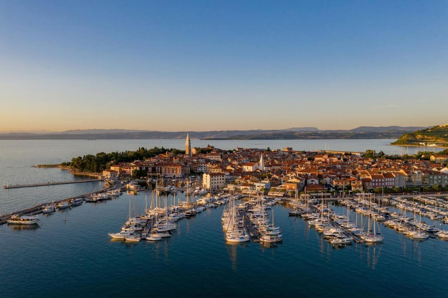 Apartma Rea Izola, Pergola & Terassa, Parking Extérieur photo