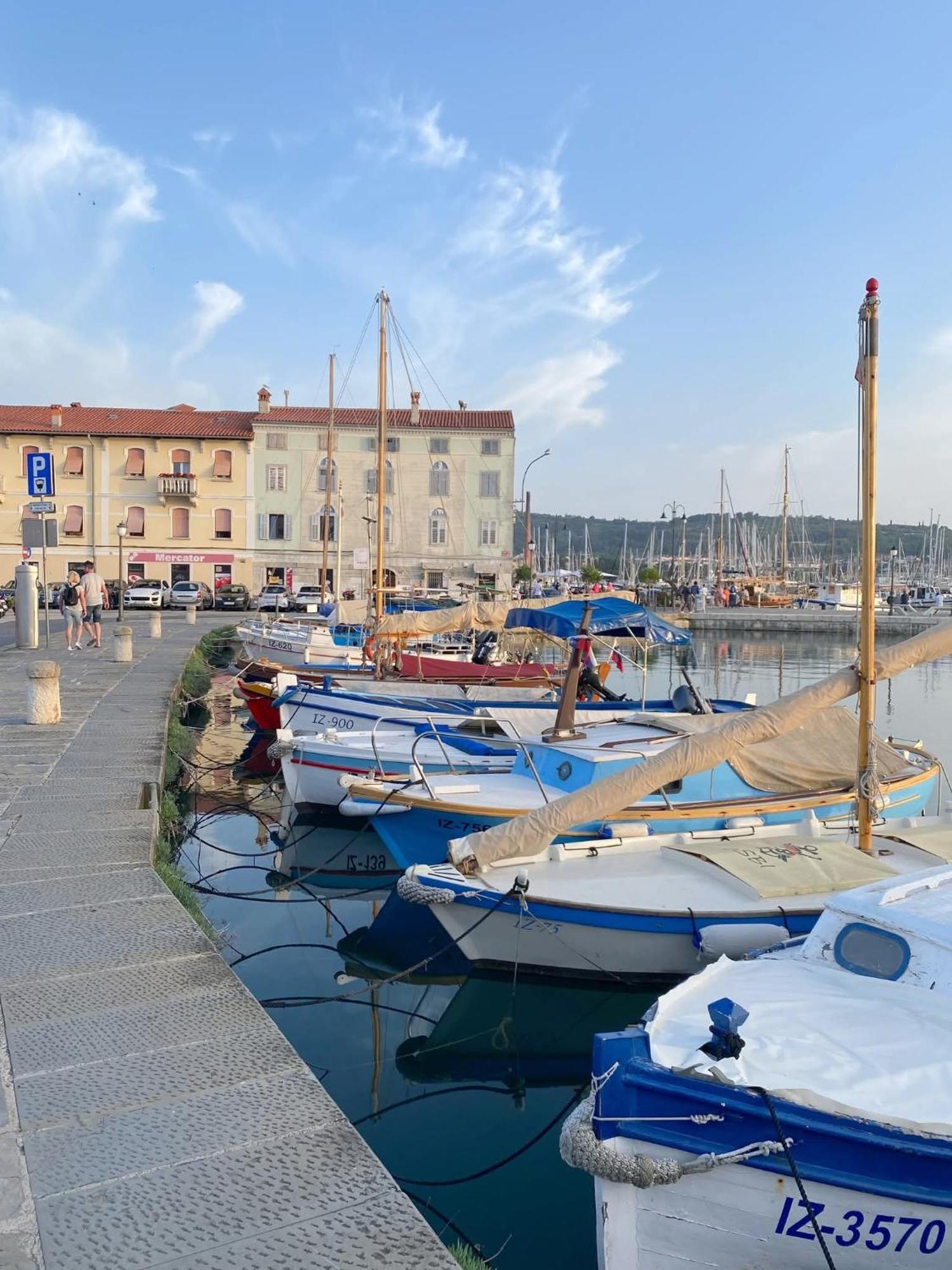 Apartma Rea Izola, Pergola & Terassa, Parking Extérieur photo